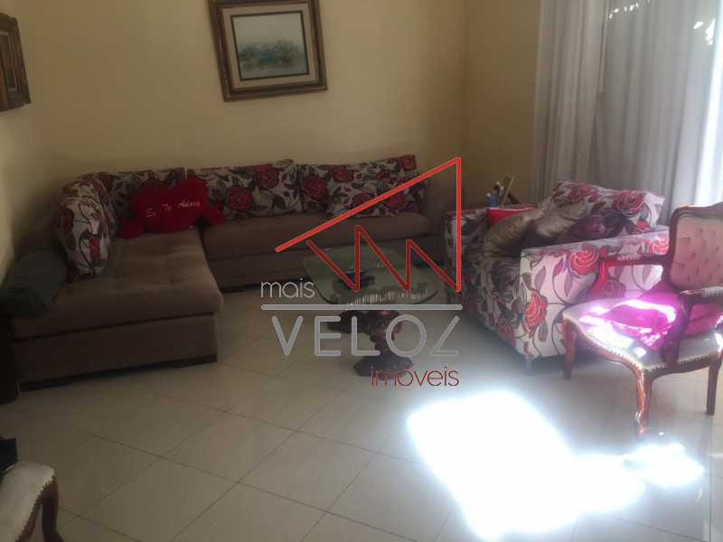 Casa em rua privilegiada no Cosme Velho.