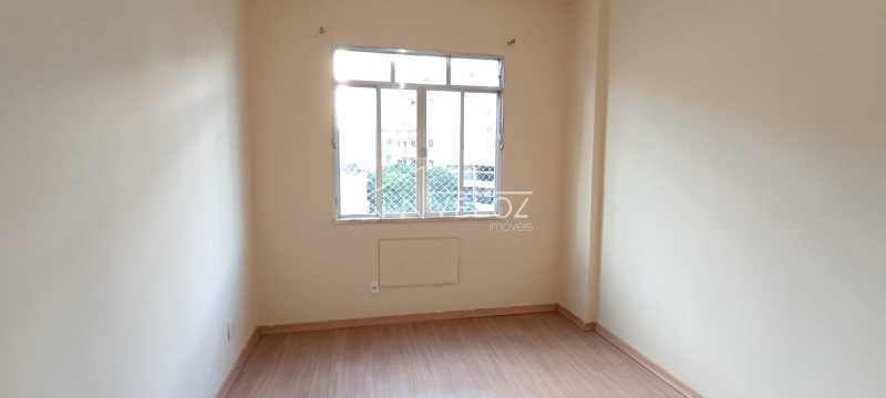 Excelente apartamento 1 sala 2 quartos com dependência na Tijuca.