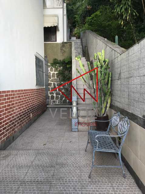 Casa de rua - Triplex / Residencial / Santa Teresa