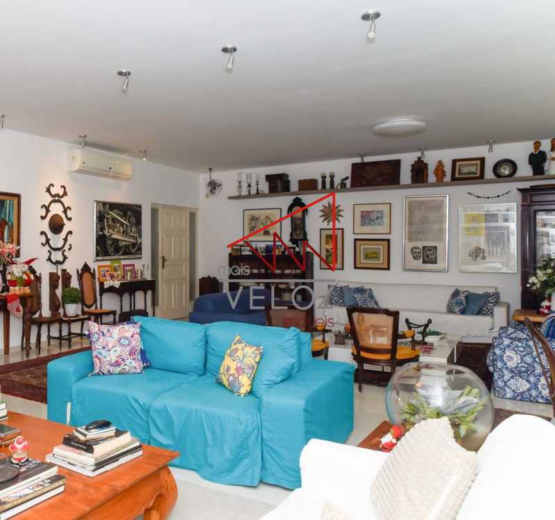 Apartamento tipo casa com área externa REFORMADO