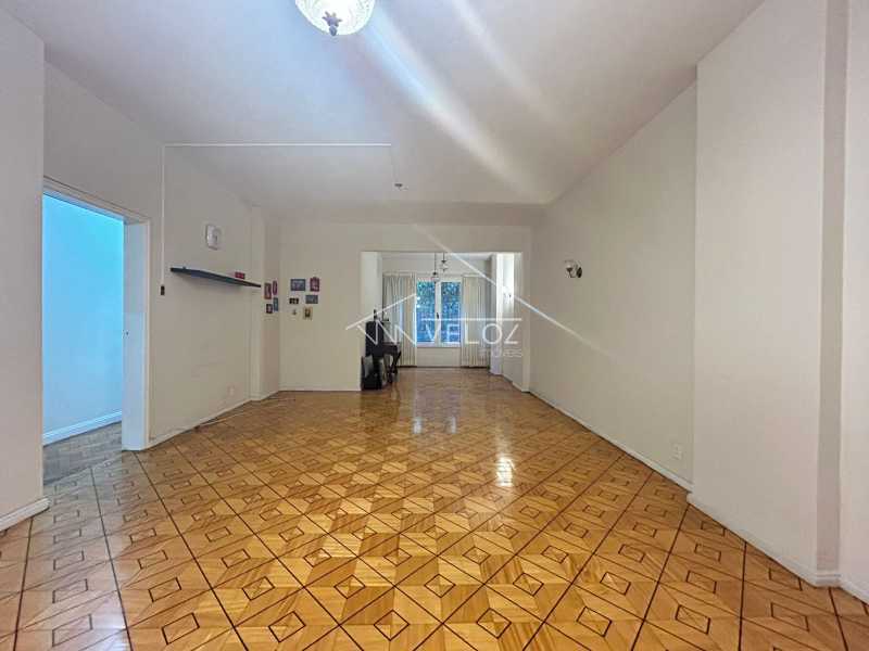 Apartamento - / Residencial / Copacabana