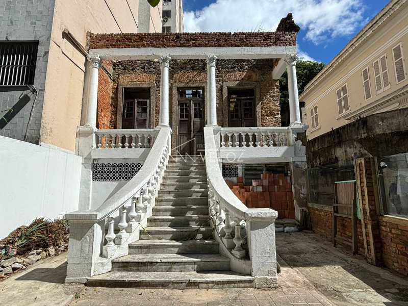 Casa de rua - Sobrado / Residencial / Laranjeiras