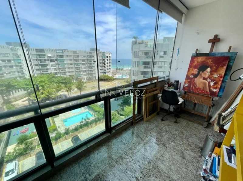 Apartamento com Área Privativa - / Residencial / Barra da Tijuca