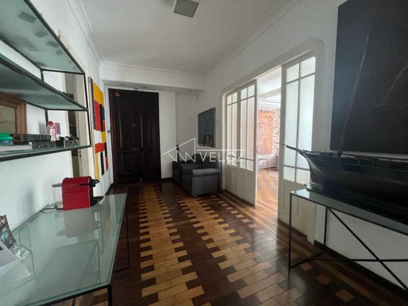 Apartamento - / Residencial / Glória