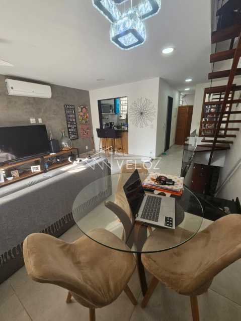 Casa de rua - Triplex / Residencial / Vila Isabel