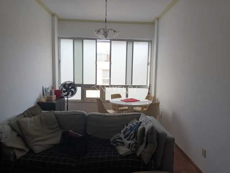 Apartamento - / Residencial / Copacabana