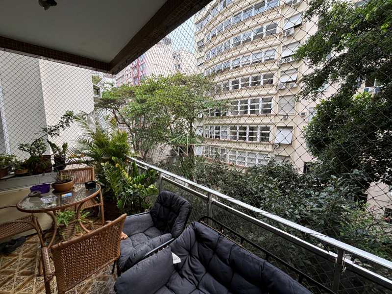 Apartamento - / Residencial / Copacabana