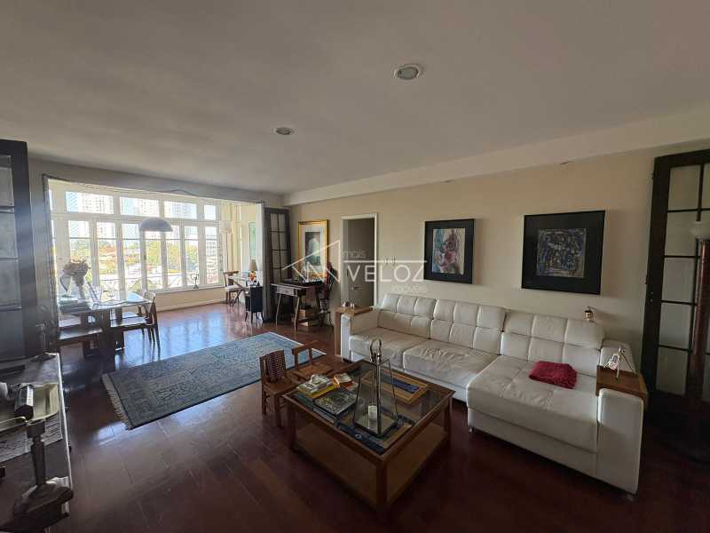 Apartamento em Laranjeiras