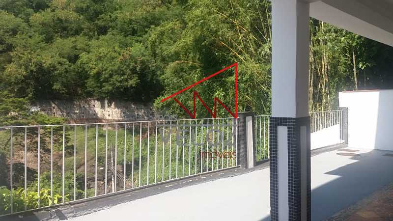 Excelente casa em amplo terreno na Glória!